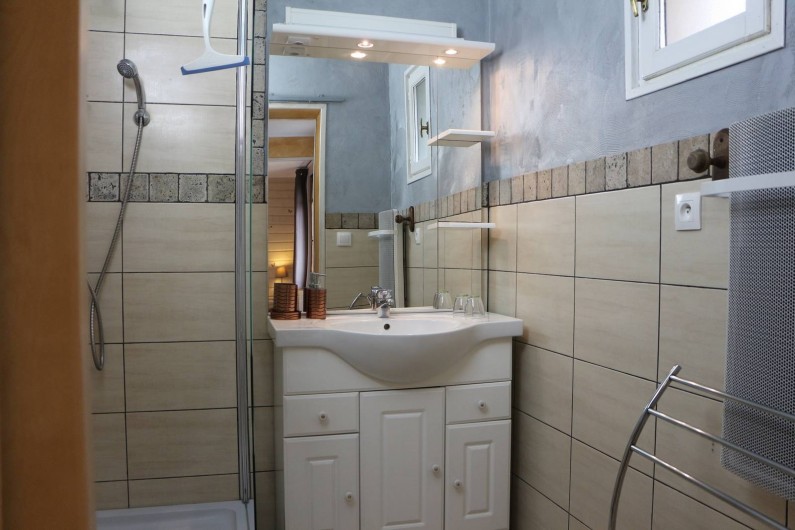 Location de vacances - Gîte à Vignonet - salle d'eau