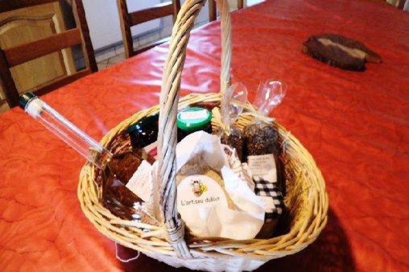 Location de vacances - Gîte à Saint-Privat-du-Dragon - Panier de bienvenue