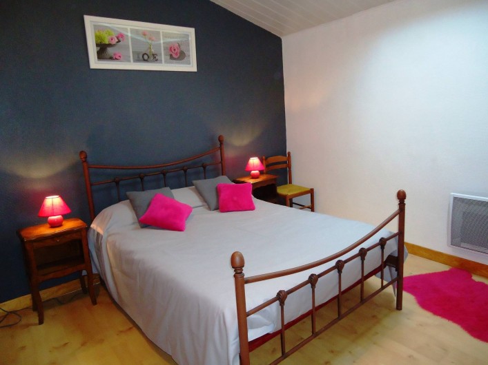 Location de vacances - Gîte à Saint-Privat-du-Dragon - Chambre avec lit 140 x 190