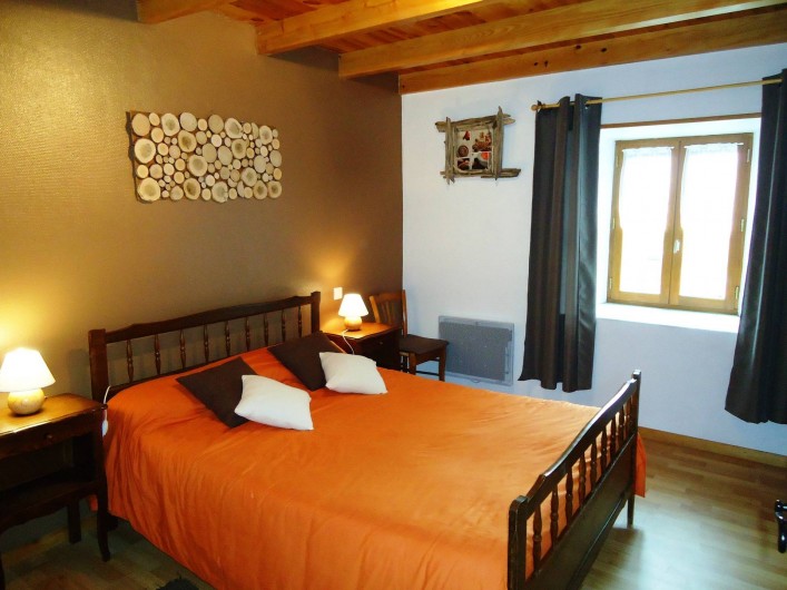 Location de vacances - Gîte à Saint-Privat-du-Dragon - Chambre avec lit 140 x 190