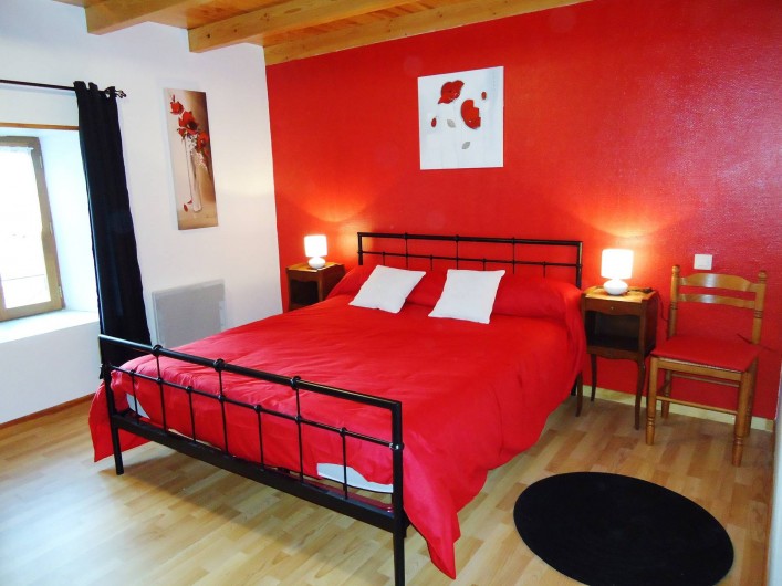 Location de vacances - Gîte à Saint-Privat-du-Dragon - Chambre avec  lit 160 x 200