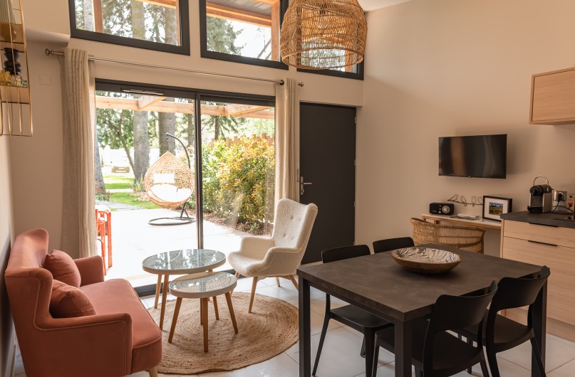 Location de vacances - Gîte à Saint-Affrique - Séjour avec vue sur le parc du domaine