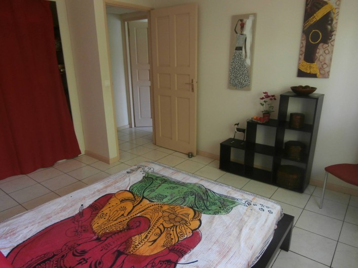 Location de vacances - Villa à Saint-Gilles les Bains - La chambre rouge