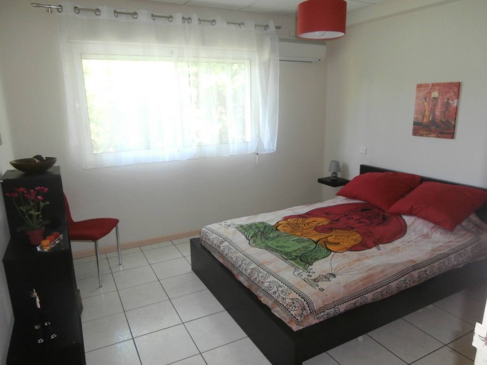 Location de vacances - Villa à Saint-Gilles les Bains - La chambre rouge