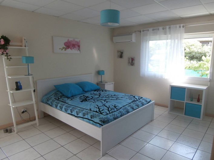 Location de vacances - Villa à Saint-Gilles les Bains - La grande chambre bleue