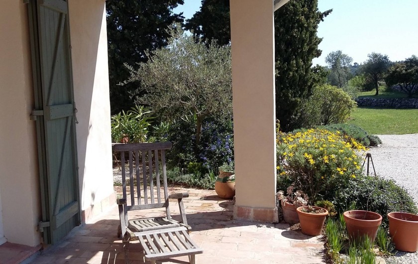 Location de vacances - Gîte à Le Beausset - la terrasse dans son environnement