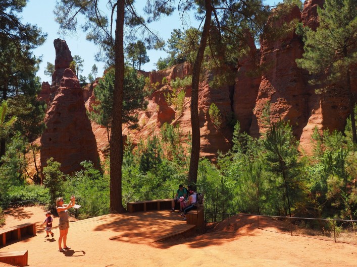 Location de vacances - Gîte à Manosque - promenade  aux  Ocres du Roussillon
