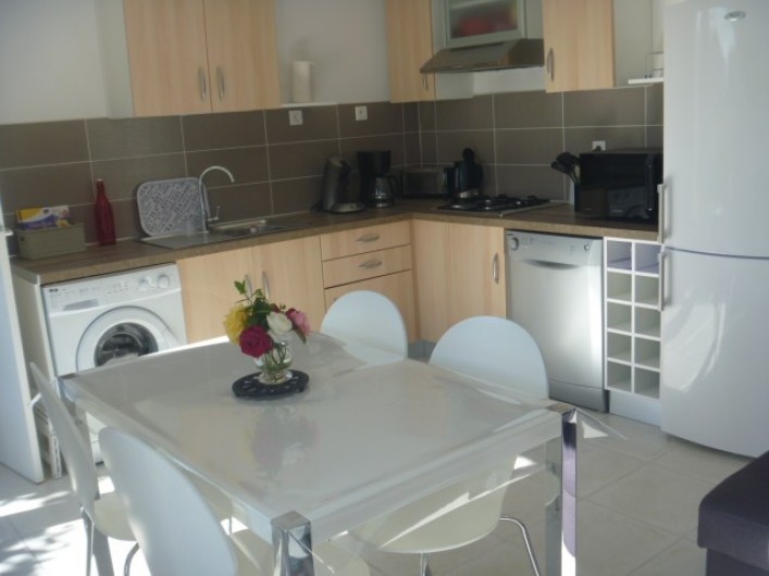 Location de vacances - Gîte à Manosque - Cuisine avec son coin repas