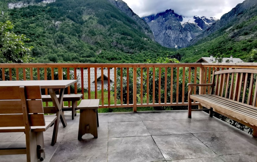 Location de vacances - Appartement à Pelvoux - Terrasse Vue sur le Pelvoux...la tête dans les nuages !