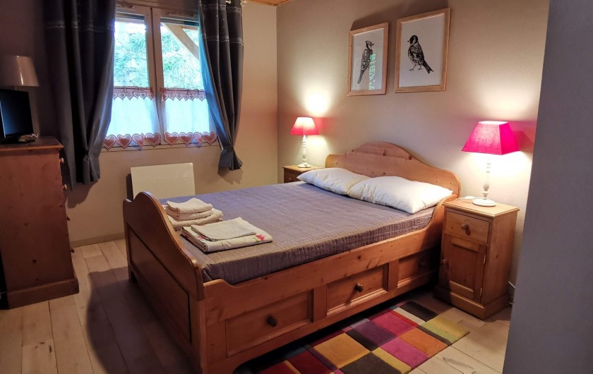 Location de vacances - Appartement à Pelvoux - Grande chambre avec placard intégré.