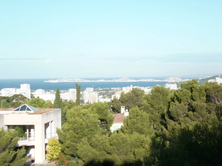 Location de vacances - Villa à Marseille - La vue sur mer depuis le château