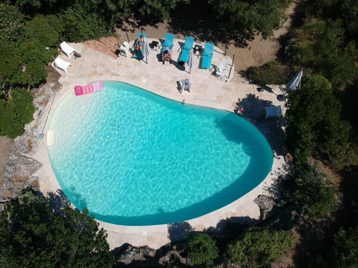 Location de vacances - Villa à Marseille - La piscine avec son grand escalier