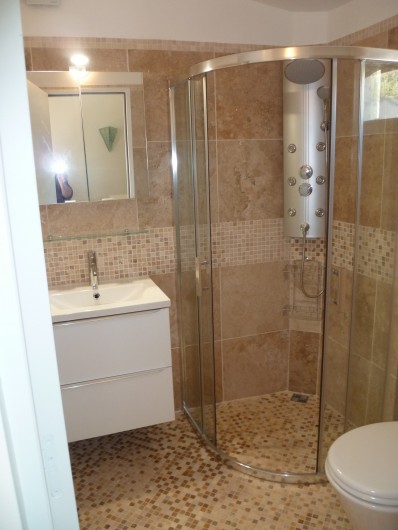 Location de vacances - Villa à Marseille - la salle de bain de l'Annexe