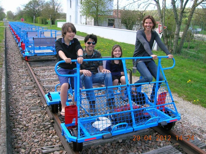 Location de vacances - Gîte à Chantraines - Cyclo rail à 200 mètres du gîte