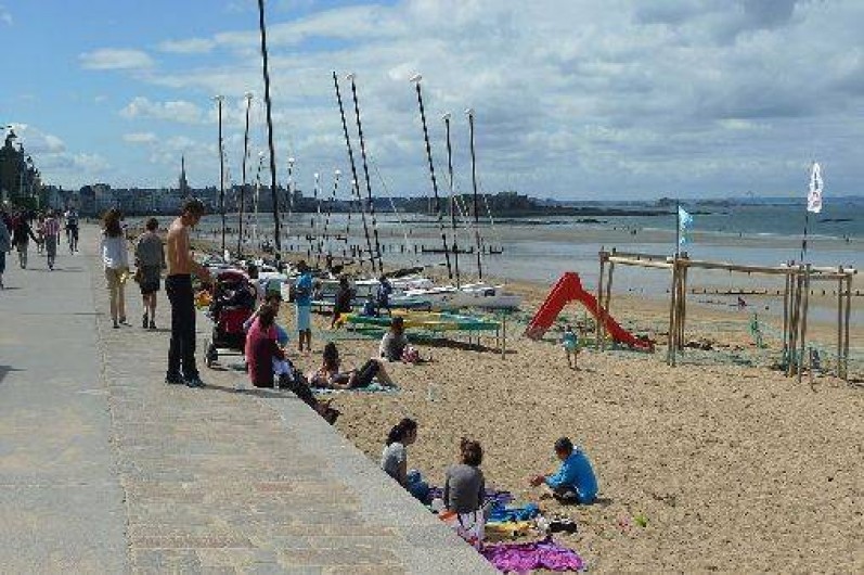 Location de vacances - Studio à Saint-Malo - la plage de la Hoguette à 200m de la location