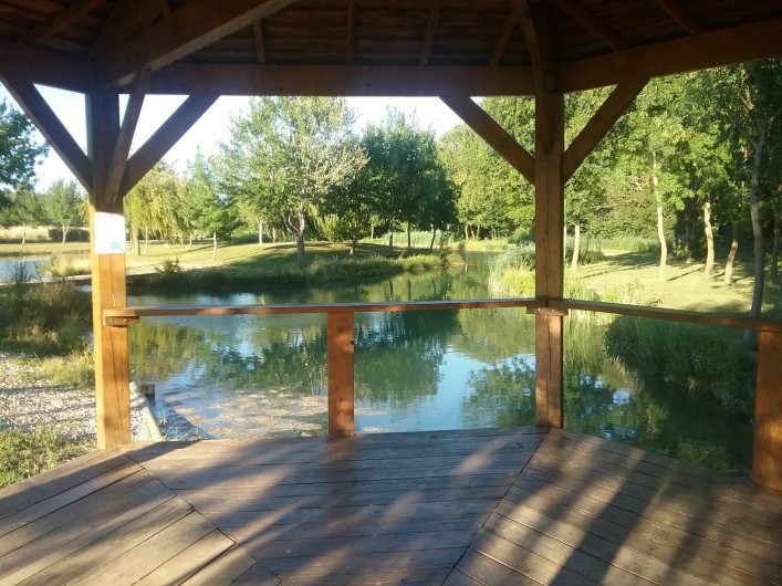 Location de vacances - Gîte à Saint-Paul-les-Fonts - Kiosque du lac pour la pêche à la mouche et location évènement