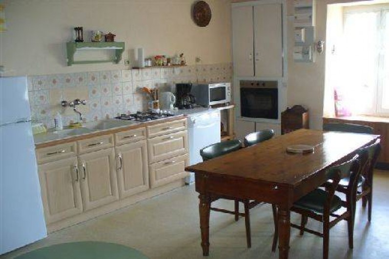 Location de vacances - Maison - Villa à Moncoutant-sur-Sèvre - Côté cuisine / salle à manger