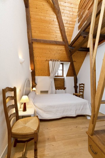 Location de vacances - Gîte à Loubressac - Chambre avec mezzanine
