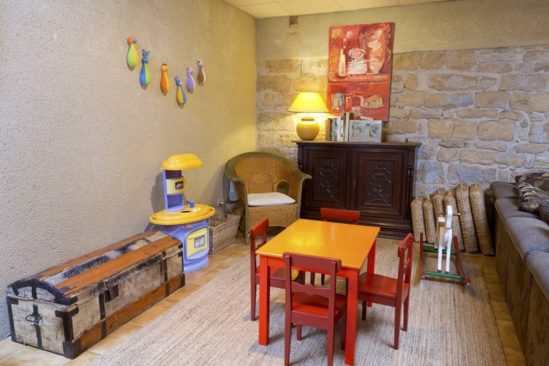 Location de vacances - Gîte à Loubressac - Espace de jeux pour les enfants dans le salon.