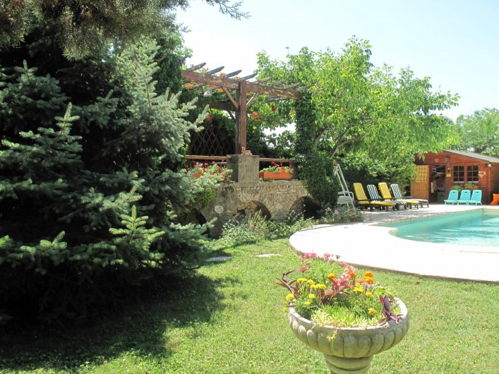 Location de vacances - Gîte à Lapalud - piscine