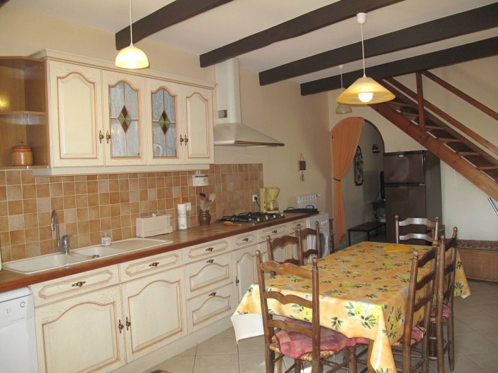 Location de vacances - Gîte à Lapalud - cuisine salle à manger