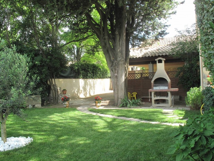 Location de vacances - Gîte à Lapalud - jardin privatif