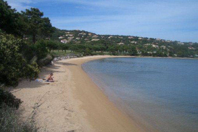 Location de vacances - Studio à Porto-Vecchio - PLAGE PRINCIPALE ET ACCES CENTRE DE SPORT