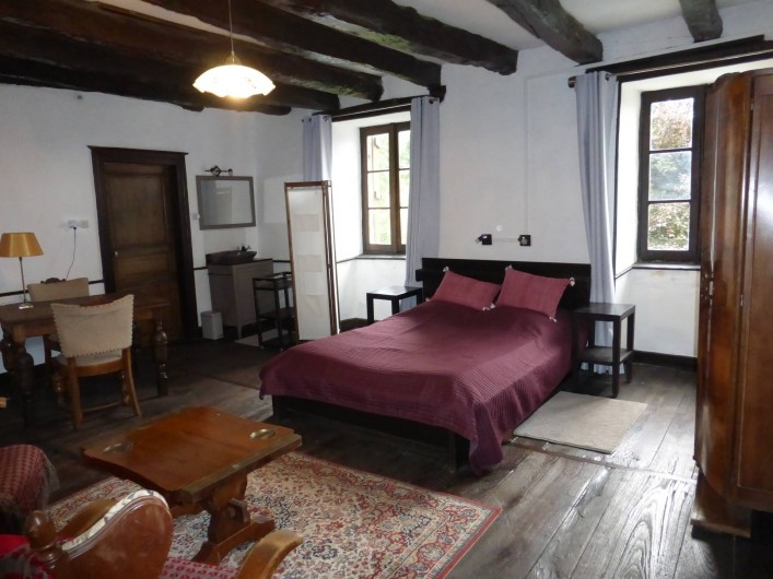 Location de vacances - Gîte à Saint-Hilaire-Peyroux - l'espace d'une chambre parentale
