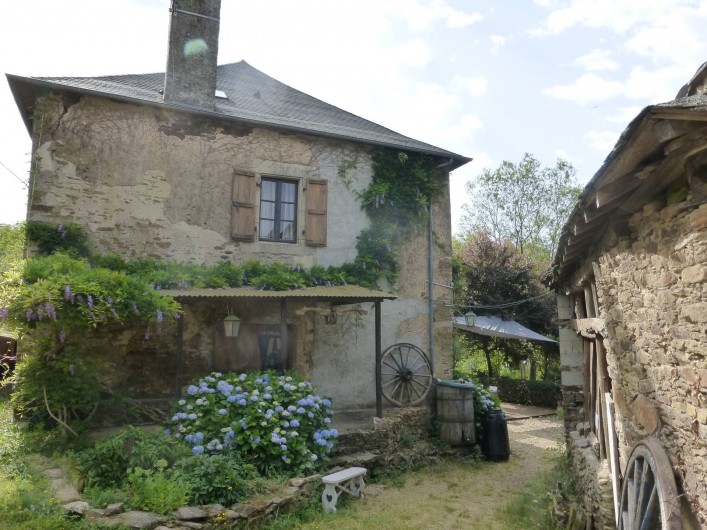 Location de vacances - Gîte à Saint-Hilaire-Peyroux - Façade ouest