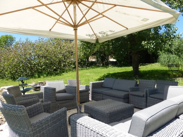 Location de vacances - Gîte à Saint-Hilaire-Peyroux - le confort dans la nature, au calme, entouré de végétation