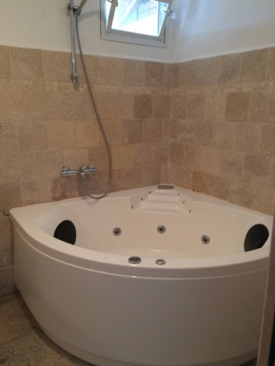 Location de vacances - Appartement à Sarrians - BAIGNOIRE BALNEO