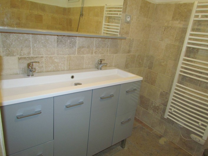 Location de vacances - Appartement à Sarrians - SALLE DE BAINS - DOUBLE VASQUE
