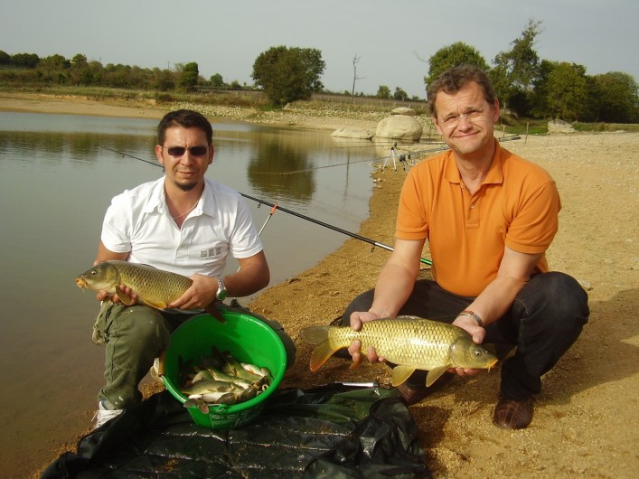 Location de vacances - Gîte à La Jaudonnière - Etang privé de 3 ha à 1 km pour les carpistes.