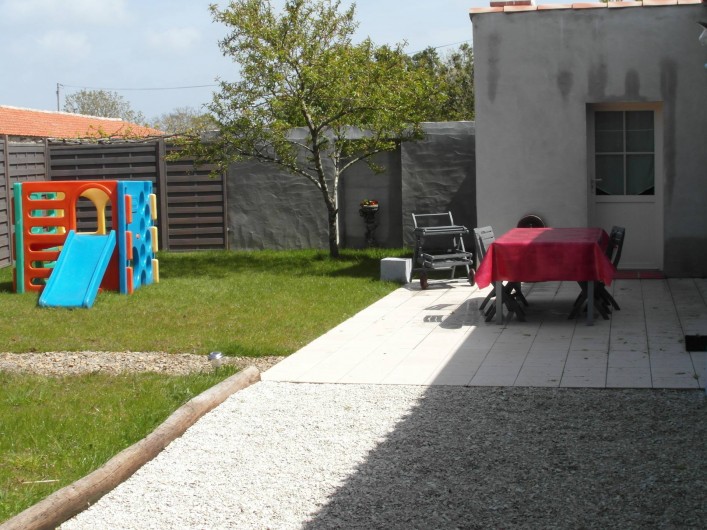 Location de vacances - Gîte à La Garnache - Cour fermée avec jeux pour enfants