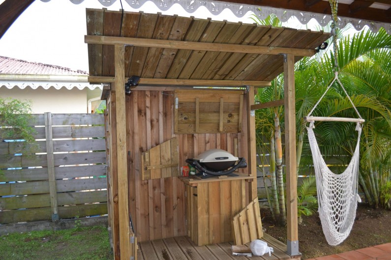 Location de vacances - Villa à Les Trois-Îlets - Le barbecue tout proche de la terrasse