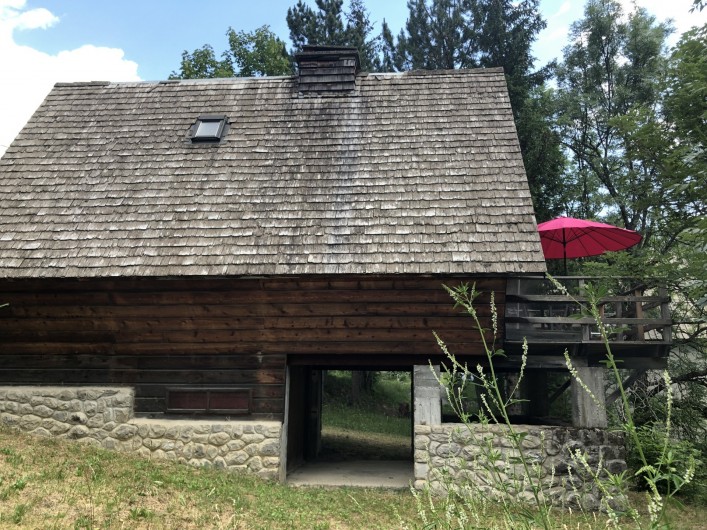 Location de vacances - Chalet à Allos - VUE LATÉRALE DEPUIS JARDIN