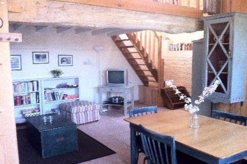 Location de vacances - Gîte à Saint-Georges-de-la-Rivière - salon lumineux et ensoleillé