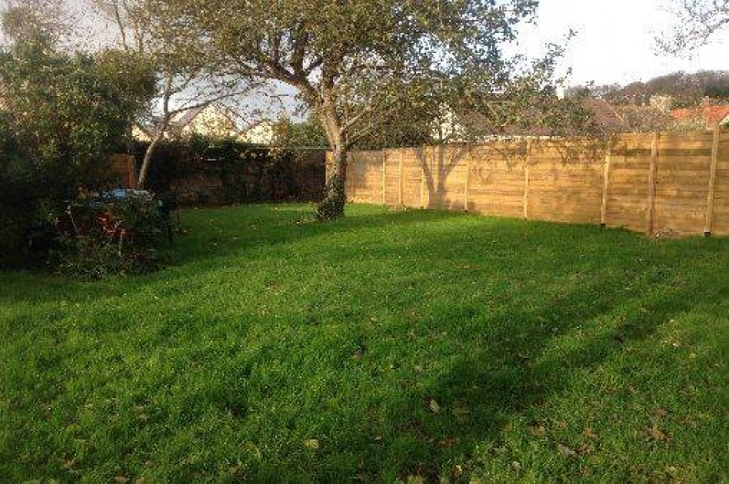 Location de vacances - Gîte à Saint-Georges-de-la-Rivière - jardin arboré et fermé