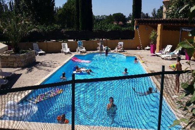 Location de vacances - Maison - Villa à Loriol-du-Comtat - La piscine permet de partager de bons moments  pour des vacances en famille