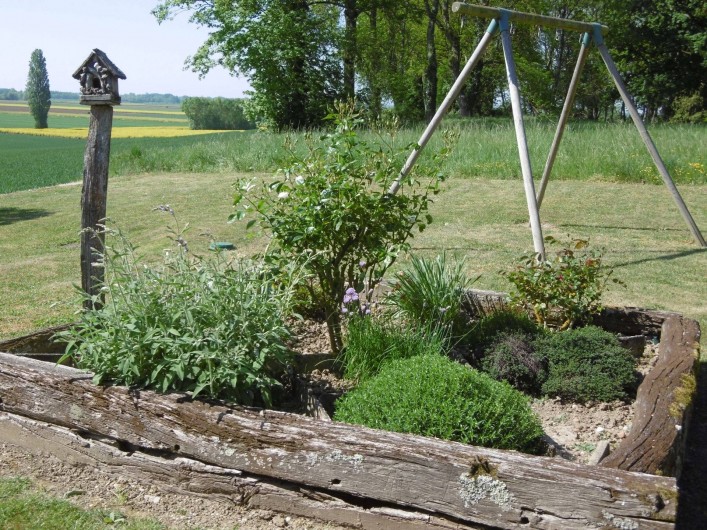 Location de vacances - Gîte à Pourlans - jardin aromatique