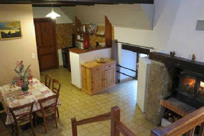 Location de vacances - Gîte à Saint-Pierre-de-Nogaret - Salle à manger et cuisine toute équipée