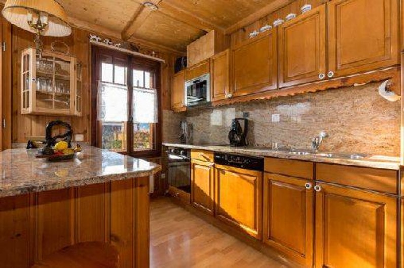 Location de vacances - Chalet à Chamonix-Mont-Blanc - Cuisine américaine au rez-de-chaussée