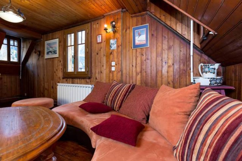 Location de vacances - Chalet à Chamonix-Mont-Blanc - Salon au 1er étage avec vue sur le glacier des Bossons