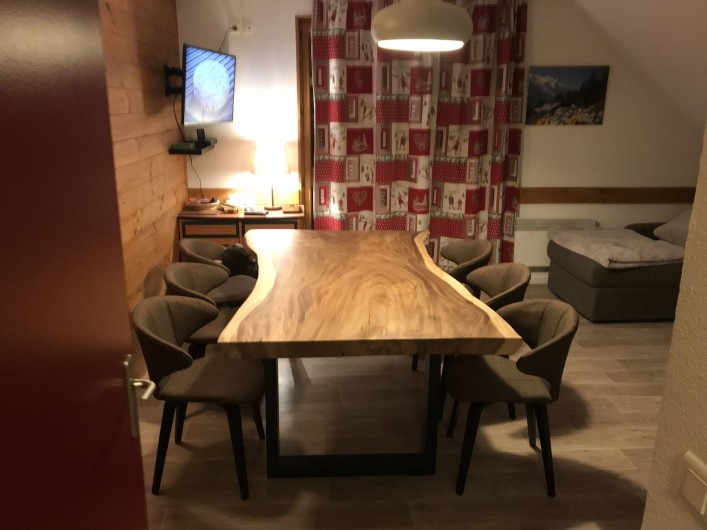 Location de vacances - Appartement à Saint-Sorlin-d'Arves - Table séjour
