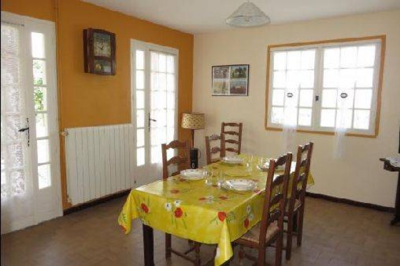 Location de vacances - Maison - Villa à Tournan - la salle à manger lumineuse