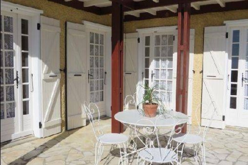 Location de vacances - Maison - Villa à Tournan - La terrasse ensoleillée