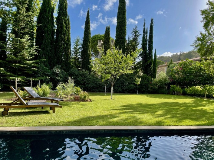 Location de vacances - Gîte à Montlaur - Le jardin et la piscine