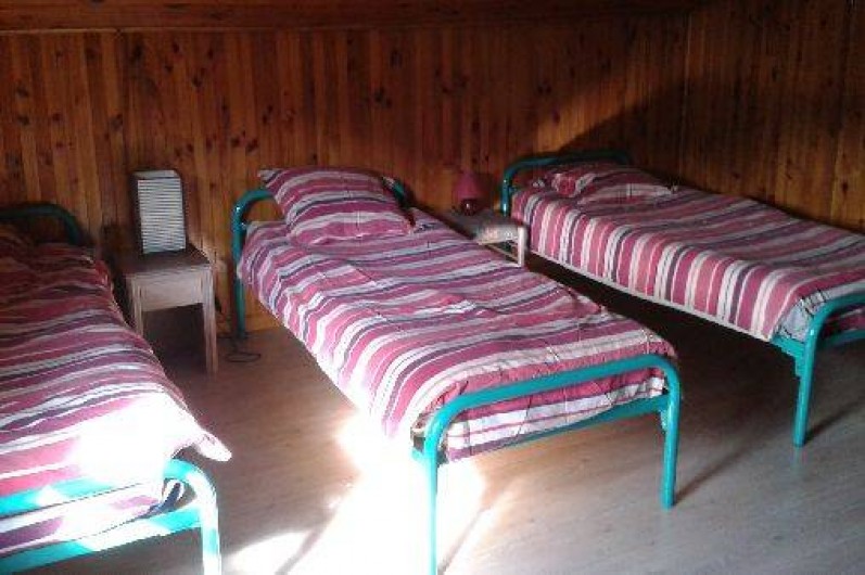 Location de vacances - Chalet à Alex - chambre 4 à l'étage : 5 lits de 0.90 cm