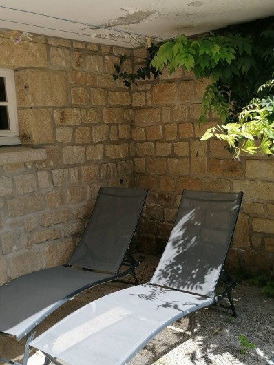 Location de vacances - Studio à Plélan-le-Petit - Bain de soleil sur terrasse