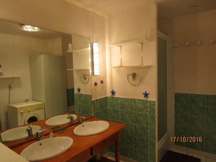 Location de vacances - Villa à La Cotinière - salle de bain